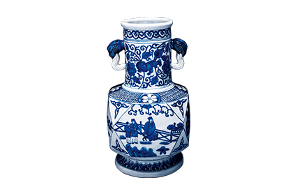 Lot1612  明万历  青花人物故事方形象耳倭角瓶