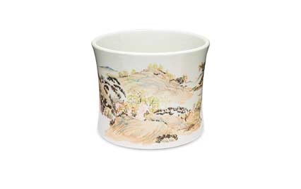 Lot1604 晚清 俞子明浅绛彩笔筒