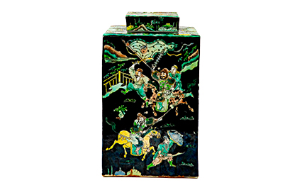 Lot1684 清 墨地三彩三国故事茶叶盖罐